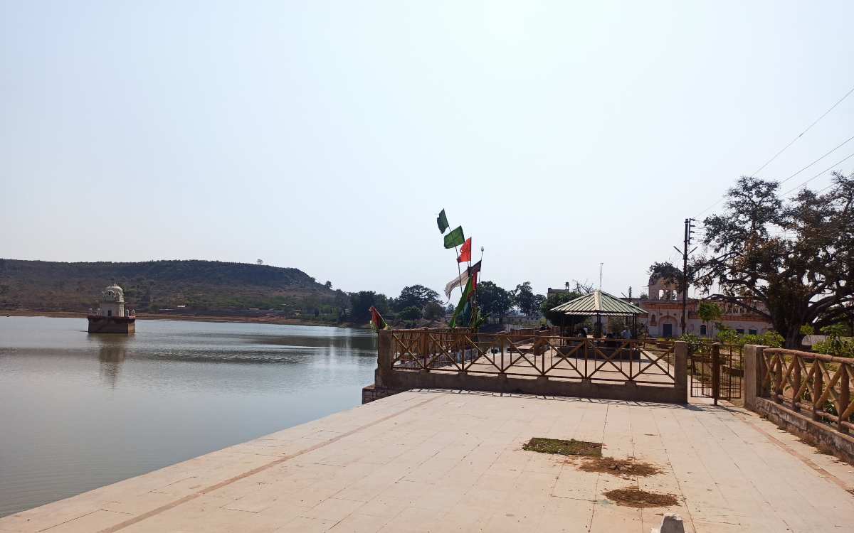 dharam-sagar-lake